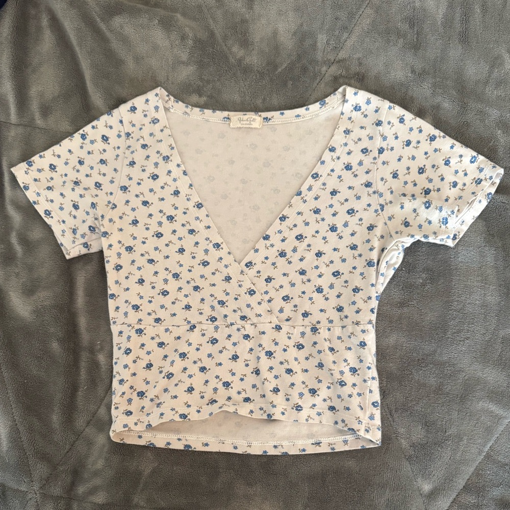 PacSun White and Blue Floral V-Neck Top
